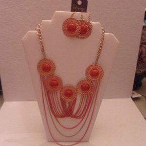 NWT DANGLE LAYERED NECKLACE/EARRINGS. TUB1-6